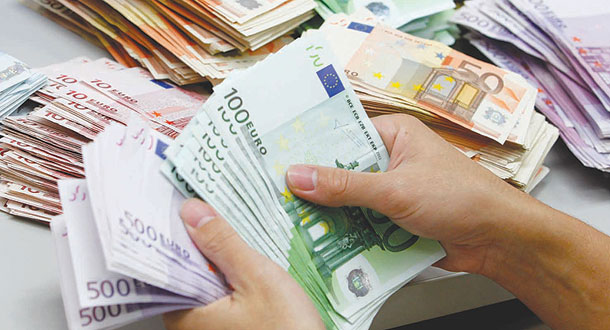 تحويلات مغاربة الخارج تتعدى سقف 9 مليارات في يناير المنصرم تحويلات مغاربة الخارج تتعدى سقف 9 مليارات في يناير المنصرم