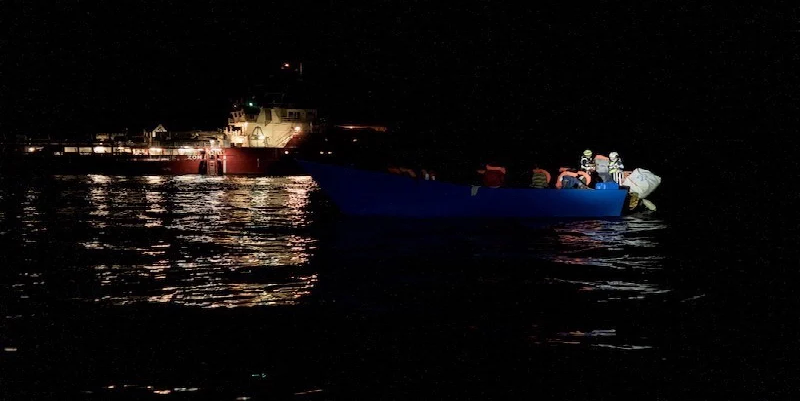 البحرية الملكية توقف أزيد من 20 شخصا بسواحل الحسيمة