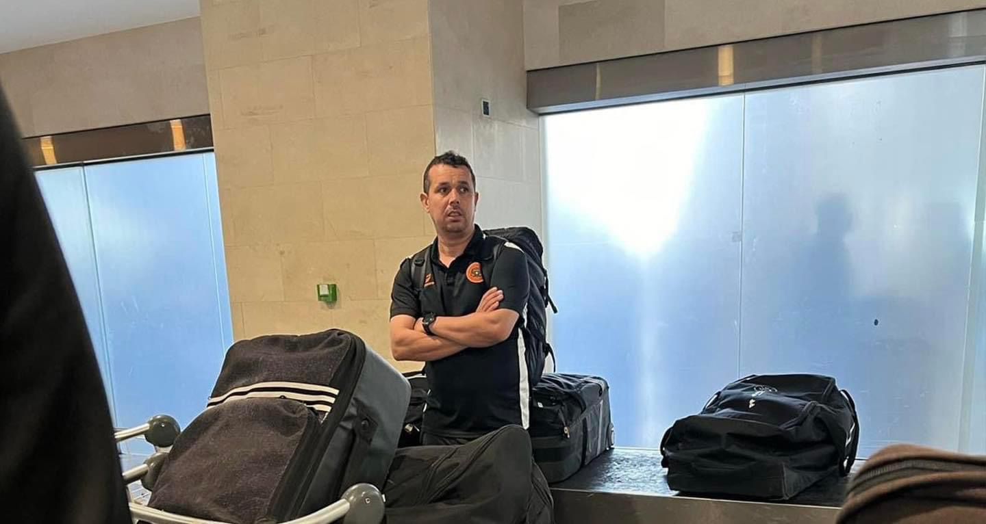 بسبب قميص الفريق.. الجزائر تمنع فريق نهضة بركان من مغادرة المطار