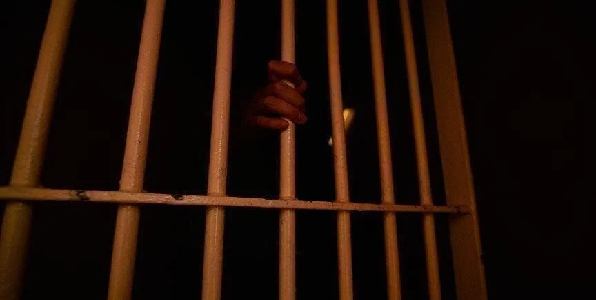 الحكم على أبرشان والمنصوري في مليلية بدفع 4 مليون أورو مع سلبهما الحرية