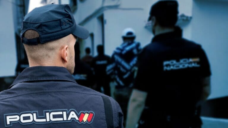 الإطاحة بشبكة لتنظيم "الزواج الأبيض" بين مواطنين إسبان ومغاربة في كتالونيا