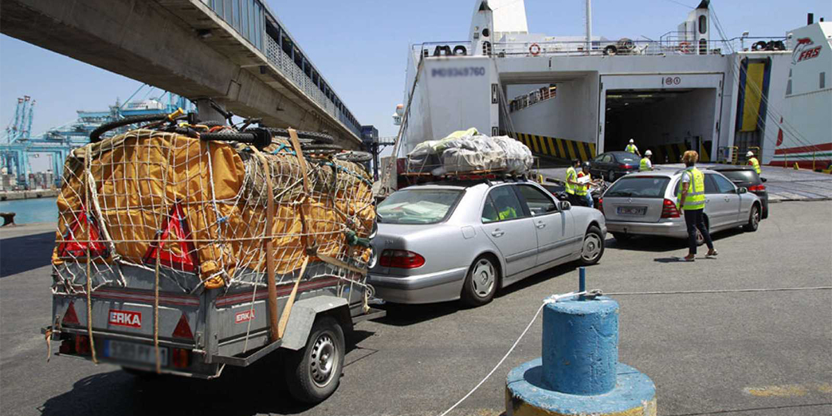 مطالب بتسهيل المساطر الإدارية لمغاربة الخارج في إدارات المملكة مطالب بتسهيل المساطر الإدارية لمغاربة الخارج في إدارات المملكة