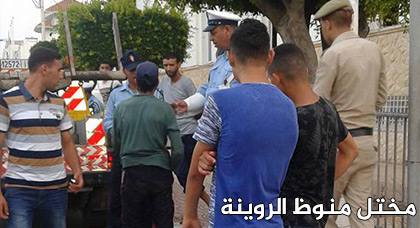 الأمن يعتقل مختلا عقليا وسط كورنيش الناظور هدد المارة بمسدس بلاسيتيكي أشبه بالحقيقي