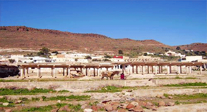 احتلال باعة الخضر والفواكه أماكن عمومية بجماعة بني سيدال الجبل رغم وجود سوق أسبوعي