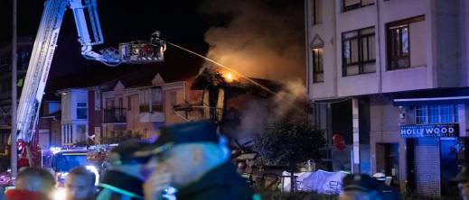 انفجار كبير يدمر مبنى في شمال إسبانيا يخلف ضحايا انفجار كبير يدمر مبنى في شمال إسبانيا يخلف ضحايا