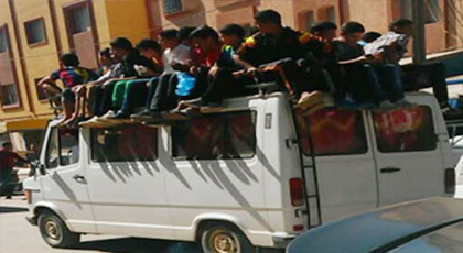 نحو 70 تلميذ يتكدسون داخل حافلة تسع فقط لـ30 والجمعويون بدواوير قاسيطة يُنبّهون للخطر المحدق