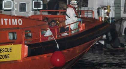 أمن خفر السواحل الإسبانية تنقذ ثلاثة مهاجرين مغاربة إثر إنقلاب قاربهم في عرض البحر
