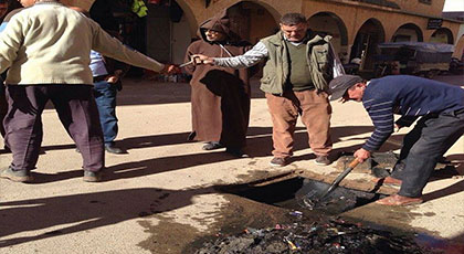 بالصور.. المجلس الجماعي لتمسمان يشرف على حملة تنظيف بالوعات الصرف الصحي