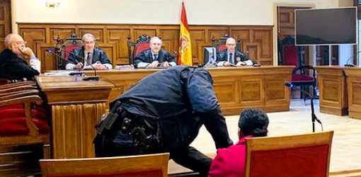 يبلغ من العمر 19 سنة.. إدانة مغربي بالسجن 24 عاماً بتهمة قتل عمدة سابق بإسبانيا يبلغ من العمر 19 سنة.. إدانة مغربي بالسجن 24 عاماً بتهمة قتل عمدة سابق بإسبانيا