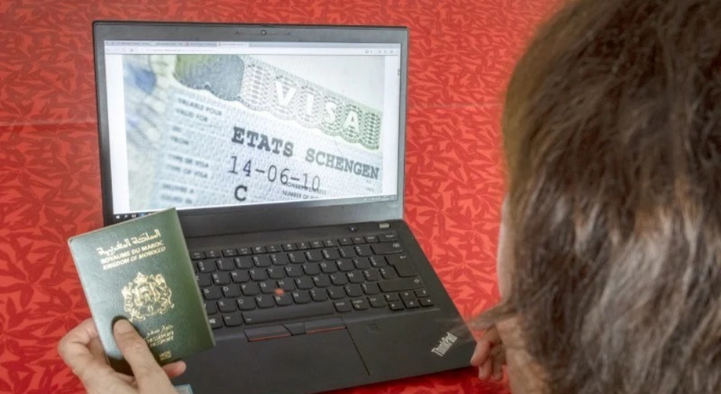 الشرطة تطيح بشبكة تتلاعب في مواعيد “الفيزا” الشرطة تطيح بشبكة تتلاعب في مواعيد “الفيزا”
