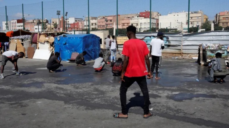 مسؤول إسباني يدعو إلى إنشاء مراكز لإيواء المهاجرين السريين في المغرب مسؤول إسباني يدعو إلى إنشاء مراكز لإيواء المهاجرين السريين في المغرب
