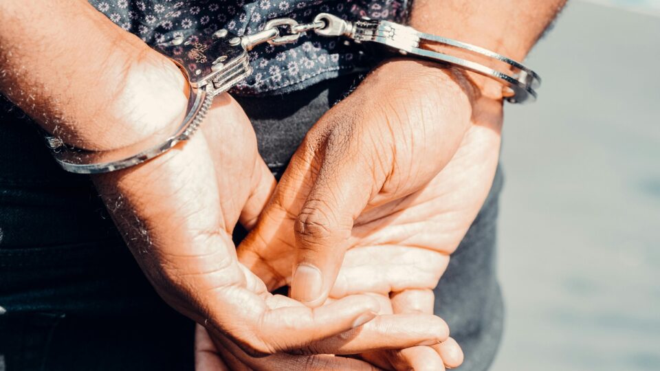 توقيف شخص خلال محاولته سرقة وكالة لتحويل الأموال بإمزورن توقيف شخص خلال محاولته سرقة وكالة لتحويل الأموال بإمزورن