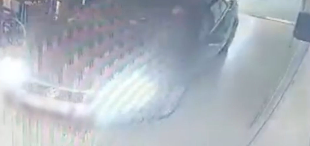 مغربي مخمور يقتحم طوارئ مستشفى باسبانيا بسيارته مغربي مخمور يقتحم طوارئ مستشفى باسبانيا بسيارته