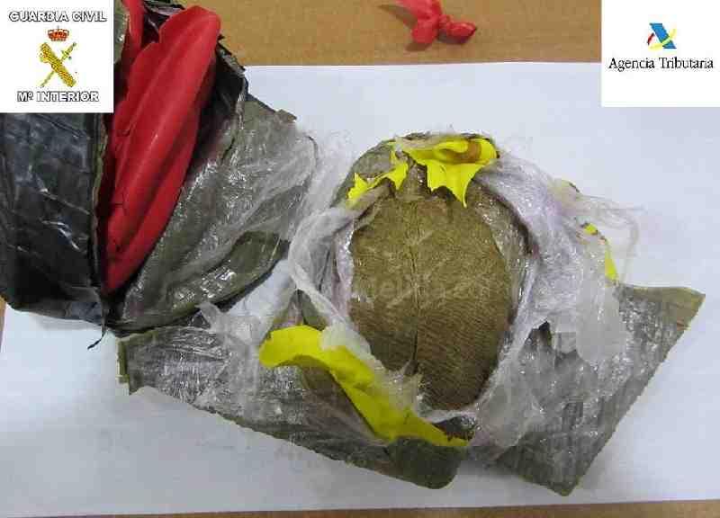 بالصور.. القبض على مغربي بحوزته 56 كبسولة حشيش داخل محرك سيارته بميناء مليلية‎