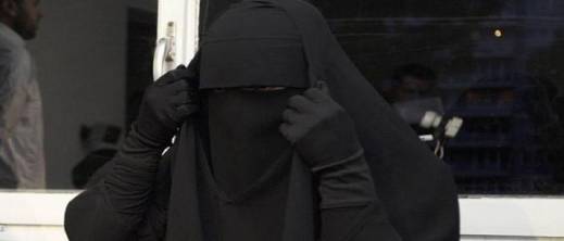 المنقبة والسفاح.. أخبار حول اختطاف الأطفال تجر سيدة للتحقيق
