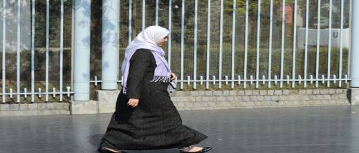 فرنسا تواصل معركتها ضد الحجاب.. هذه المرة داخل الجامعات