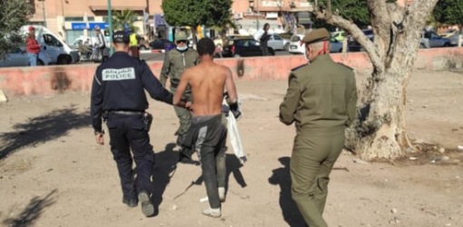 هل ستتحرك سلطات الناظور لإجلاء المتشردين.. مختل ينهي حياة شخص بالشارع العام