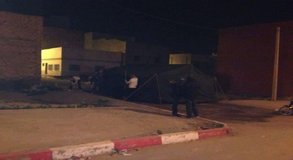 بالصور.. مواطنون ينصبون خياما بالشارع تخوفا من عودة الهزات الأرضية