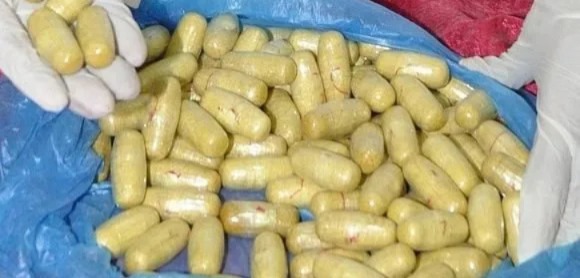 تم توقيفه في باب مليلية.. خمسيني يحاول تهريب الشيرا في بطنه