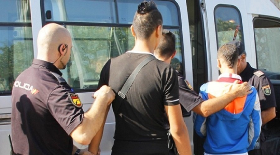 بينهم آلاف المغاربة.. قاصرون مهاجرون في قلب تقرير حقوقي إسباني