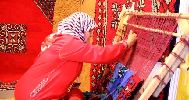 بعد مشاركتها في معرض للصناعة التقليدية بإسبانيا.. مغربية ترفض العودة إلى المغرب