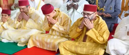 الملك محمد السادس يؤدي صلاة عيد الأضحى بمسجد الحسن الثاني بتطوان