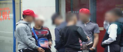 قاصرون مغاربة بإسبانيا.. أطفال بلا هوية ولا حلال في مراكز الإيواء قاصرون مغاربة بإسبانيا.. أطفال بلا هوية ولا حلال في مراكز الإيواء