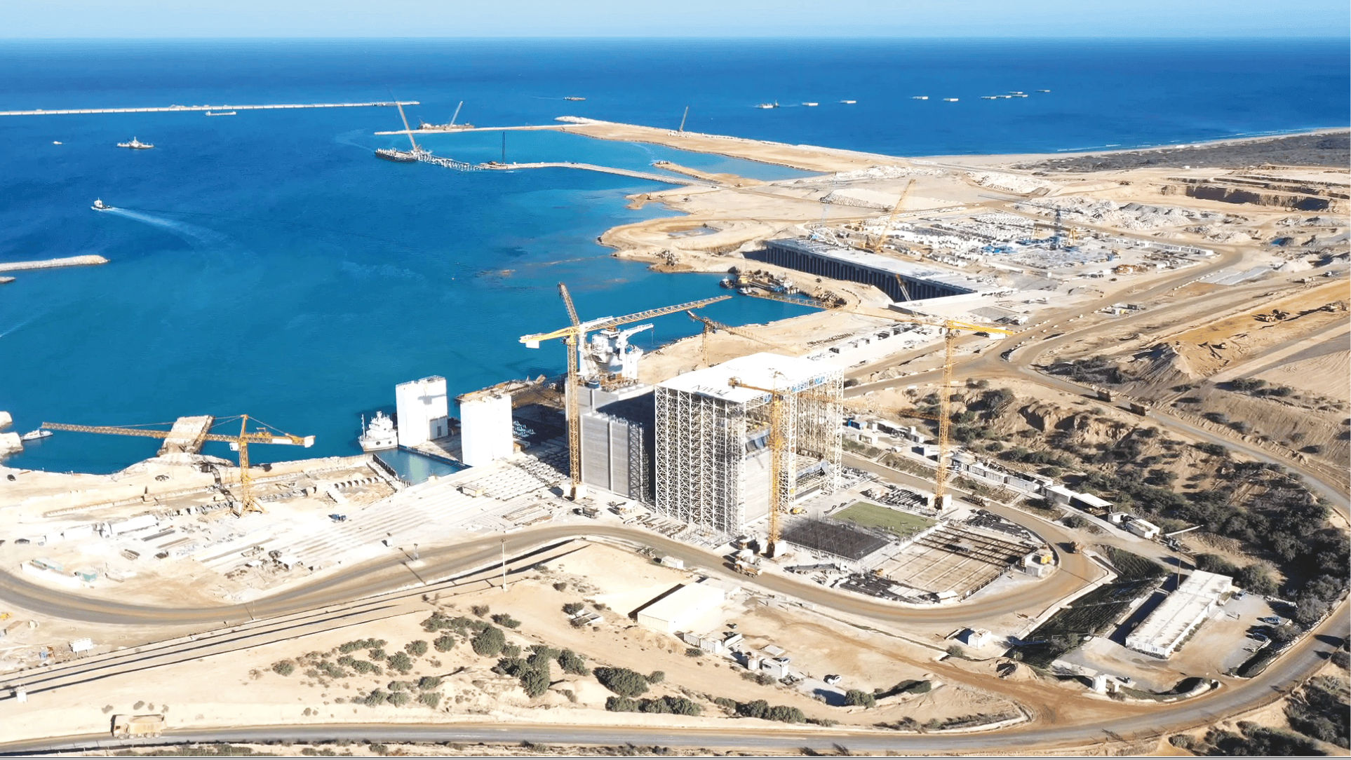 "ميناء الناظور غرب المتوسط" يُربك حسابات إسبانيا.. وتدفق الشاحنات يؤشر على اقتراب موعد التدشين