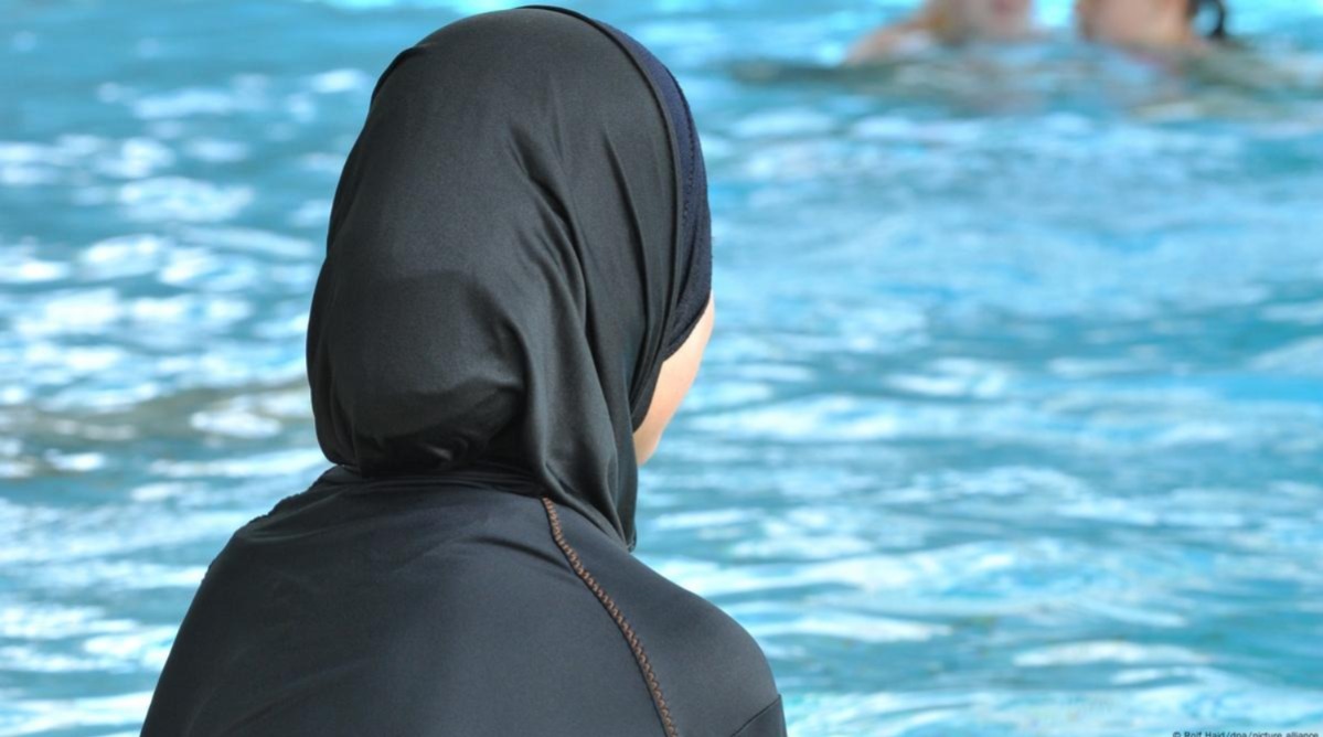 مسابح بالمغرب تمنع النساء من الدخول بالبوركيني.. تظلم رسمي يرفع لمجلس حقوق الإنسان