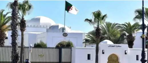 حركة غير مسبوقة بمقر السفارة الجزائرية في الرباط... هل تلوح بوادر تغيير في الأفق؟ حركة غير مسبوقة بمقر السفارة الجزائرية في الرباط... هل تلوح بوادر تغيير في الأفق؟