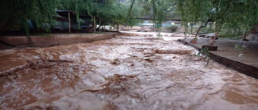 العثور على جثة قروي جرفته السيول بعد يومين من البحث العثور على جثة قروي جرفته السيول بعد يومين من البحث