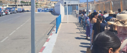 طوابير الانتظار تحت شمس غشت الحارقة تخنق معبر “باب سبتة” طوابير الانتظار تحت شمس غشت الحارقة تخنق معبر “باب سبتة”