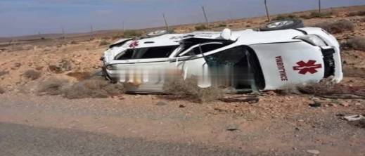 إصابات خطيرة بعد انقلاب سيارة إسعاف تقل امرأة حامل وقابلة
