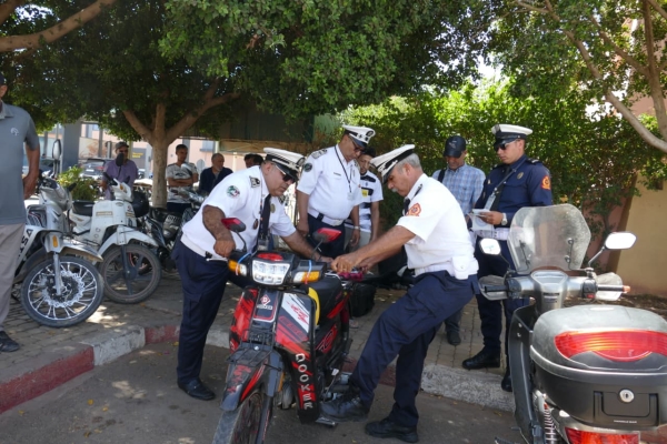 أخنوش يوقف حملة مراقبة الدراجات النارية ويمنح مهلة سنة للتأقلم.. وأمن الناظور يكتفي بالحملات التحسيسية أخنوش يوقف حملة مراقبة الدراجات النارية ويمنح مهلة سنة للتأقلم.. وأمن الناظور يكتفي بالحملات التحسيسية