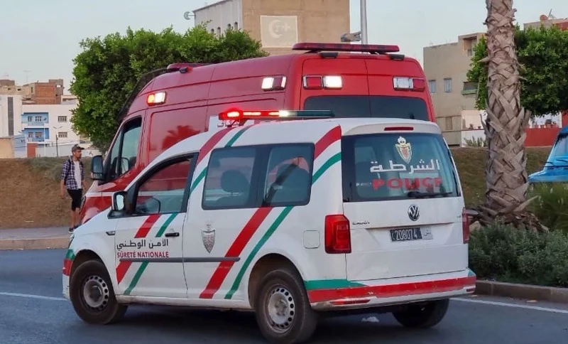 مختل عقلي يقتل شرطيا في الشارع العام مختل عقلي يقتل شرطيا في الشارع العام