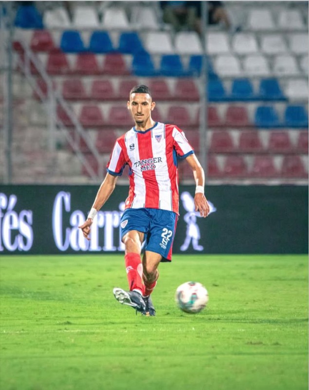 محمد زيتوني.. لاعب في القسم الاحترافي يخوض رحلة سباحة محفوفة بالمخاطر إلى سبتة لتحقيق حلم الاحتراف الكروي محمد زيتوني.. لاعب في القسم الاحترافي يخوض رحلة سباحة محفوفة بالمخاطر إلى سبتة لتحقيق حلم الاحتراف الكروي