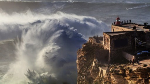 الأرصاد تحذر من اضطرابات جوية وأمواج عاتية بعدد من المناطق الأرصاد تحذر من اضطرابات جوية وأمواج عاتية بعدد من المناطق