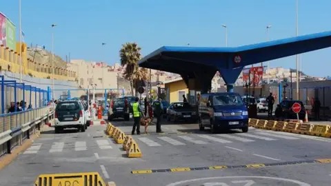 عملية تفتيش روتيني للسيارات بمعبر مليلية تطيح بمبحوث عنه مقيم بإسبانيا عملية تفتيش روتيني للسيارات بمعبر مليلية تطيح بمبحوث عنه مقيم بإسبانيا