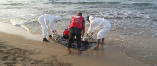 يرجح أنه عشريني.. شاطئ تزاغين بالناظور يلفظ جثة متحللة