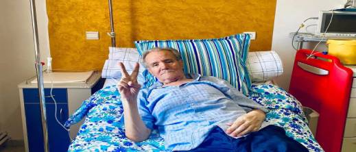 طارق الزفزافي يعلن عن حالة والده الصحية الحرجة: "يعيش اللحظات الأخيرة" طارق الزفزافي يعلن عن حالة والده الصحية الحرجة: "يعيش اللحظات الأخيرة"