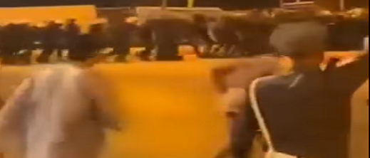 معتقلو حراك الريف بسجن طنجة يدينون رمي رجال الأمن بالحجارة.. إصابات واعتقالات معتقلو حراك الريف بسجن طنجة يدينون رمي رجال الأمن بالحجارة.. إصابات واعتقالات