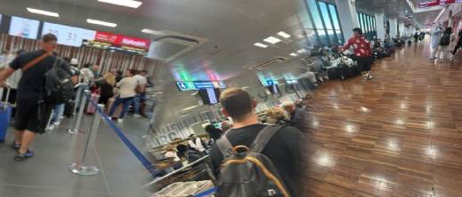 مسافرون مغاربة يروون معاناة إنسانية بسبب إلغاء رحلة جوية إلى المغرب مسافرون مغاربة يروون معاناة إنسانية بسبب إلغاء رحلة جوية إلى المغرب