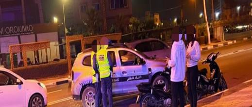 الجديدة.. قبلة في الشارع العام تودي إلى توقيف شابين وفتاتين الجديدة.. قبلة في الشارع العام تودي إلى توقيف شابين وفتاتين