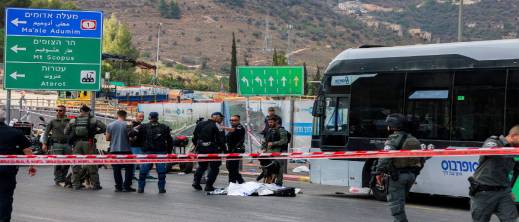 القدس الشرقية.. هجوم مسلح يوقع خمسة قتلى إسرائيليين القدس الشرقية.. هجوم مسلح يوقع خمسة قتلى إسرائيليين