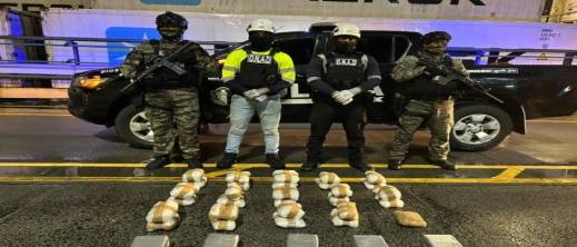 بنما تعلن حجز 39 طردا مشبوها على متن سفينة قادمة من المغرب بنما تعلن حجز 39 طردا مشبوها على متن سفينة قادمة من المغرب