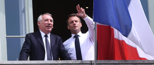 الآن: سقوط الحكومة الفرنسية الآن: سقوط الحكومة الفرنسية