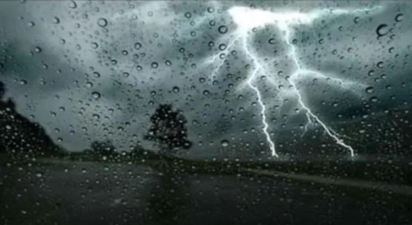 زخات رعدية منتظرة يوم غد الثلاثاء بالجهة الشرقية