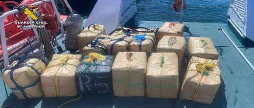 الحرس المدني الإسباني يحجز 715 كيلوغراما من الحشيش بمضيق جبل طارق الحرس المدني الإسباني يحجز 715 كيلوغراما من الحشيش بمضيق جبل طارق