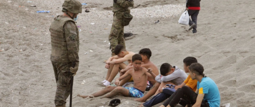 ترحيل قاصرين مغاربة يطيح بمسؤولتين سابقتين في سبتة ترحيل قاصرين مغاربة يطيح بمسؤولتين سابقتين في سبتة