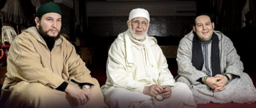 معاذ القادري يتسلم هبة ملكية وسط غياب شقيقه منير